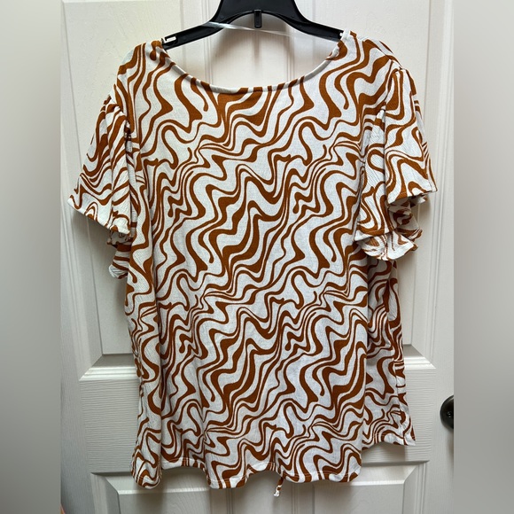 🍬NWT! Caramel Swirls Ruched Blouse - Picture 5 of 6